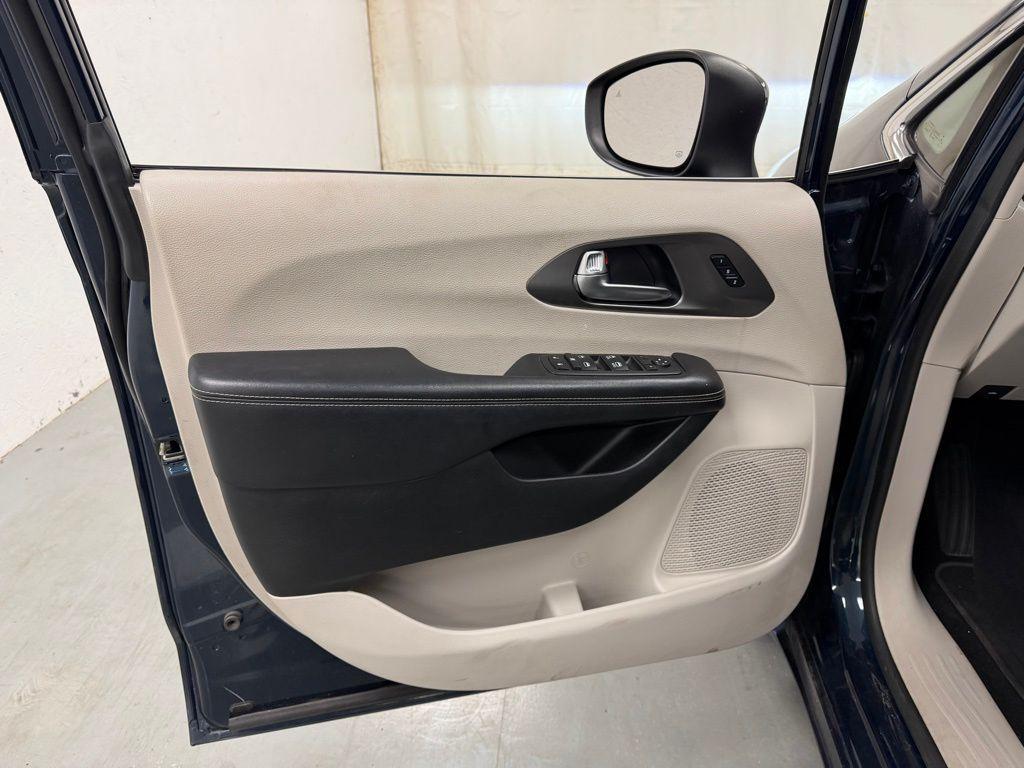 used 2023 Chrysler Pacifica car, priced at $22,221