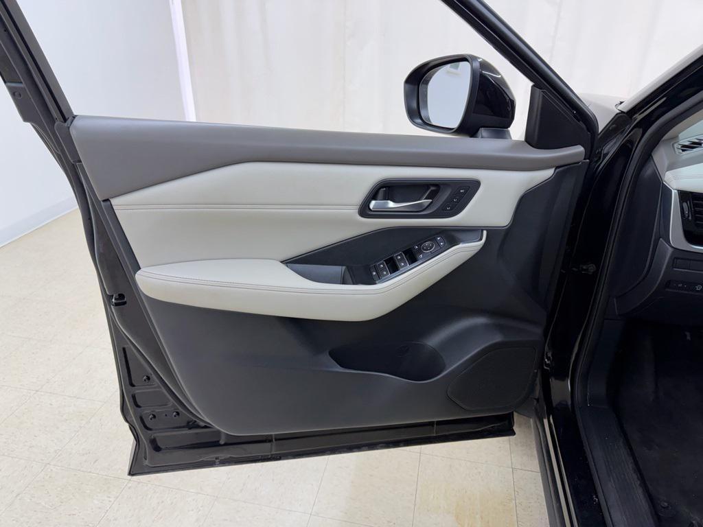 used 2023 Nissan Rogue car, priced at $21,992