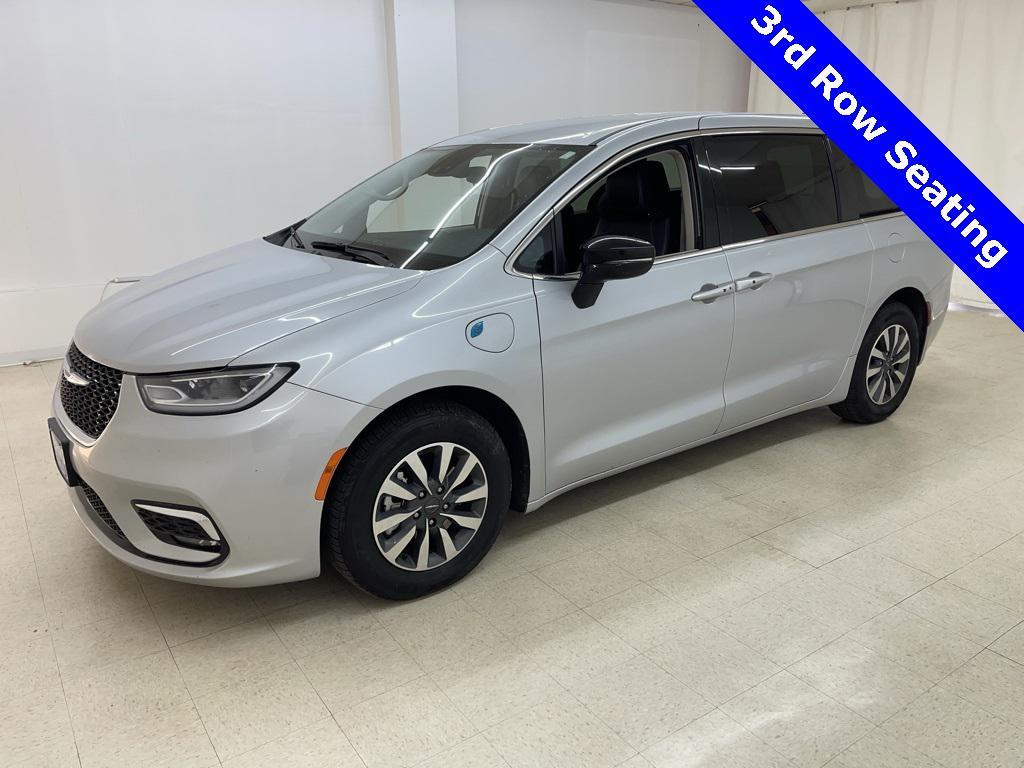 used 2024 Chrysler Pacifica Hybrid car, priced at $21,777