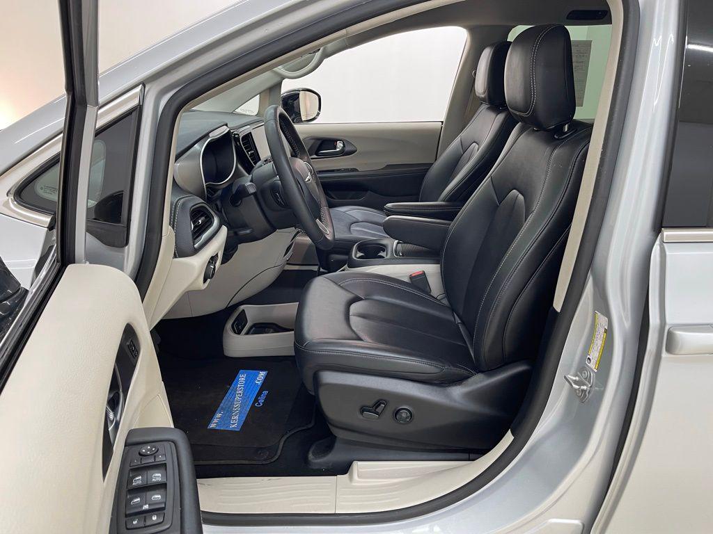 used 2024 Chrysler Pacifica Hybrid car, priced at $21,600