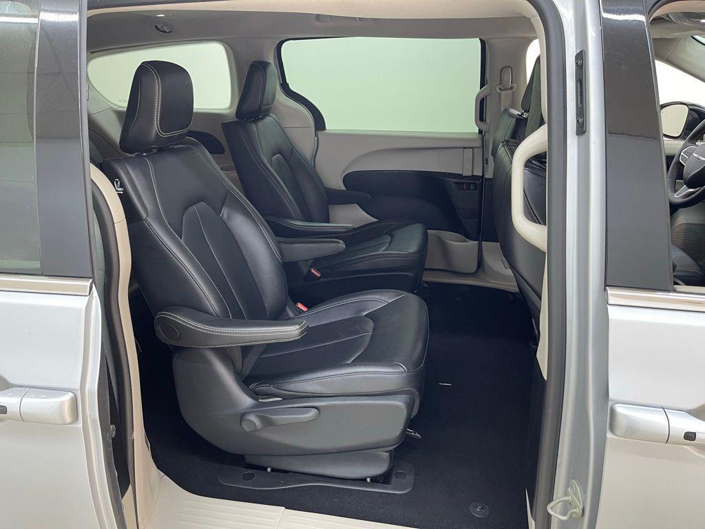 used 2024 Chrysler Pacifica Hybrid car, priced at $21,600