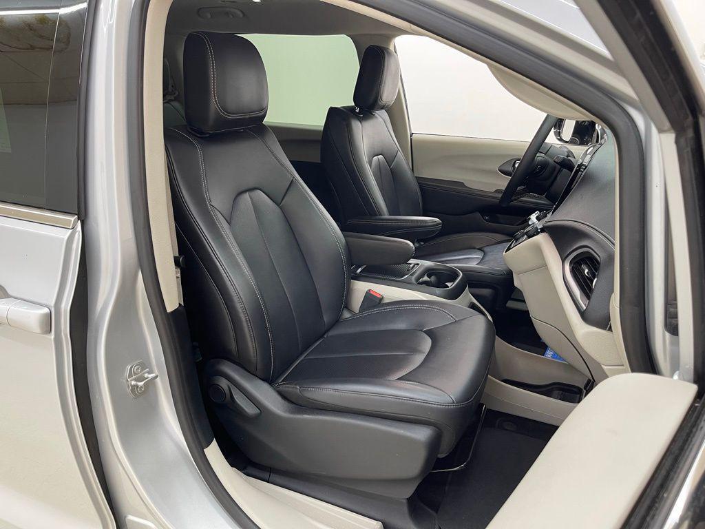 used 2024 Chrysler Pacifica Hybrid car, priced at $21,600