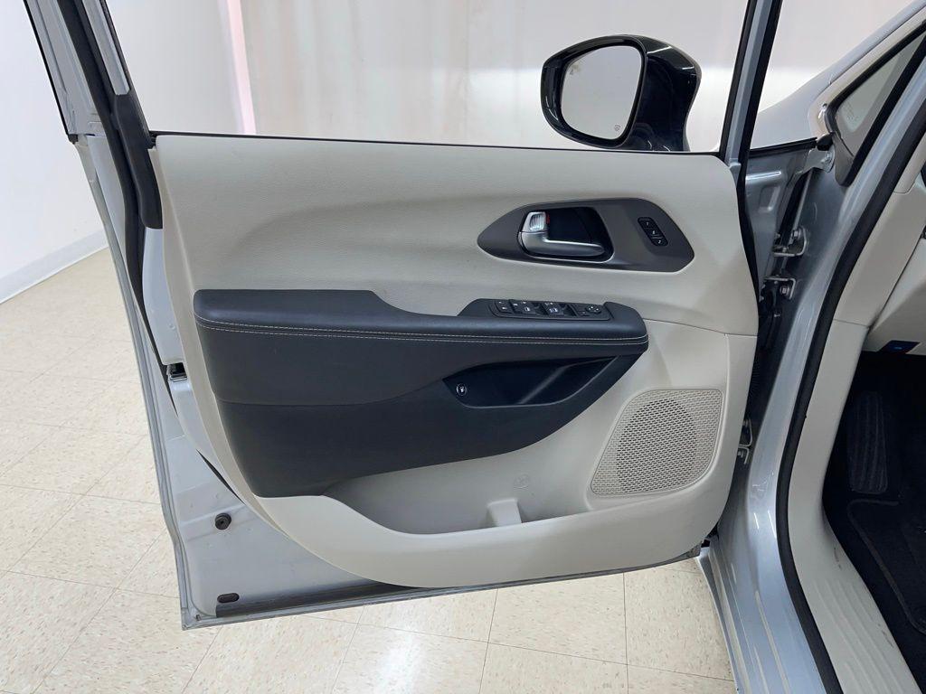 used 2024 Chrysler Pacifica Hybrid car, priced at $21,600