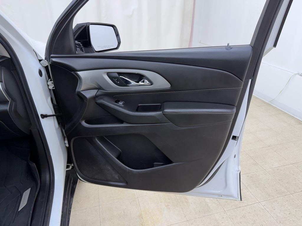 used 2020 Chevrolet Traverse car, priced at $17,998