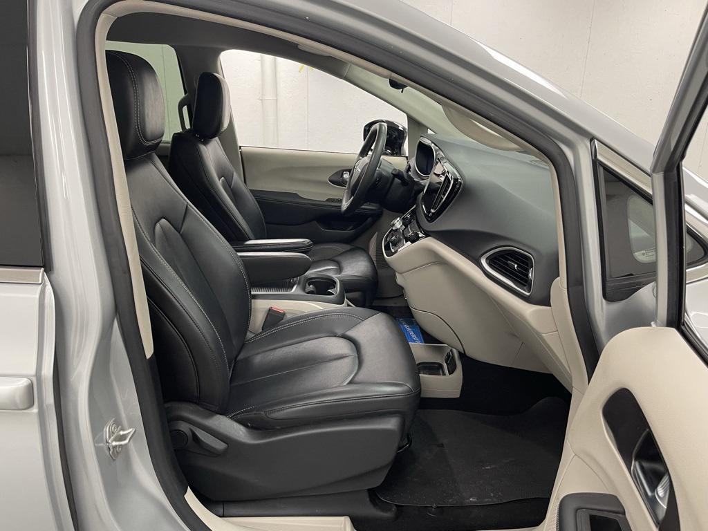 used 2024 Chrysler Pacifica car, priced at $25,721