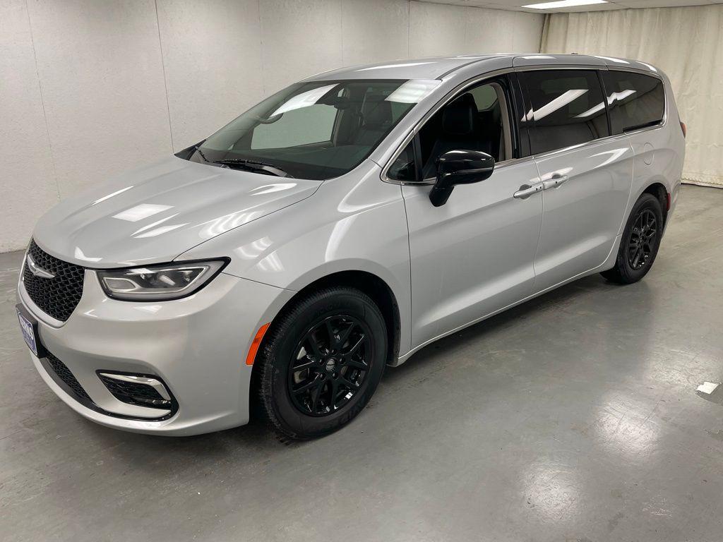 used 2024 Chrysler Pacifica car, priced at $24,881