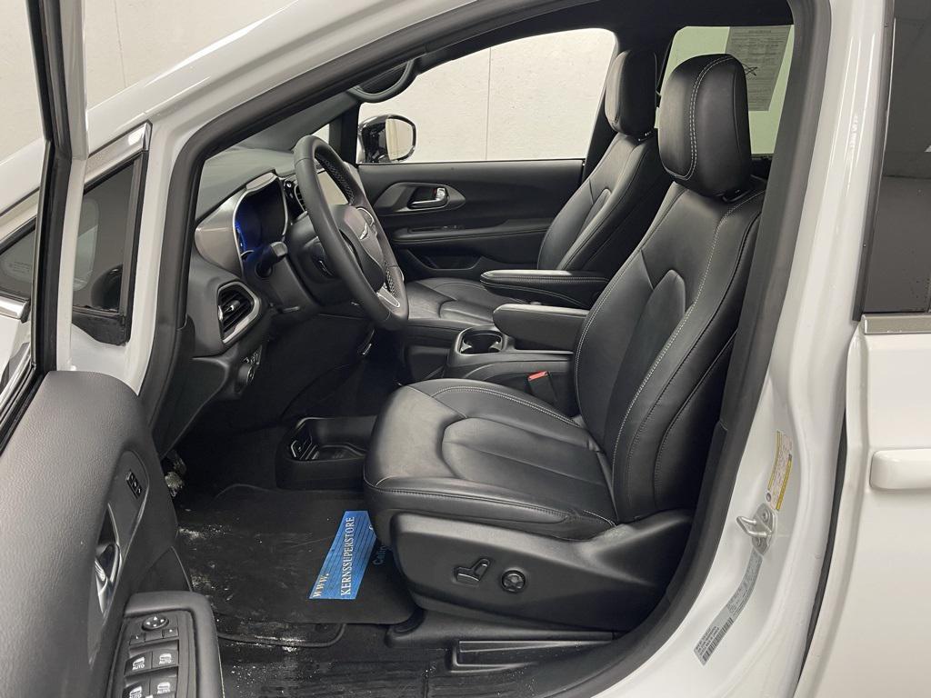 used 2025 Chrysler Pacifica car, priced at $27,921