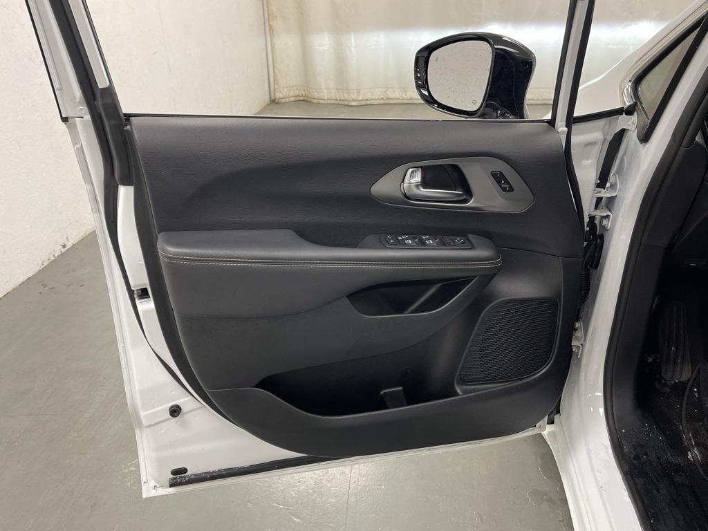 used 2025 Chrysler Pacifica car, priced at $27,921