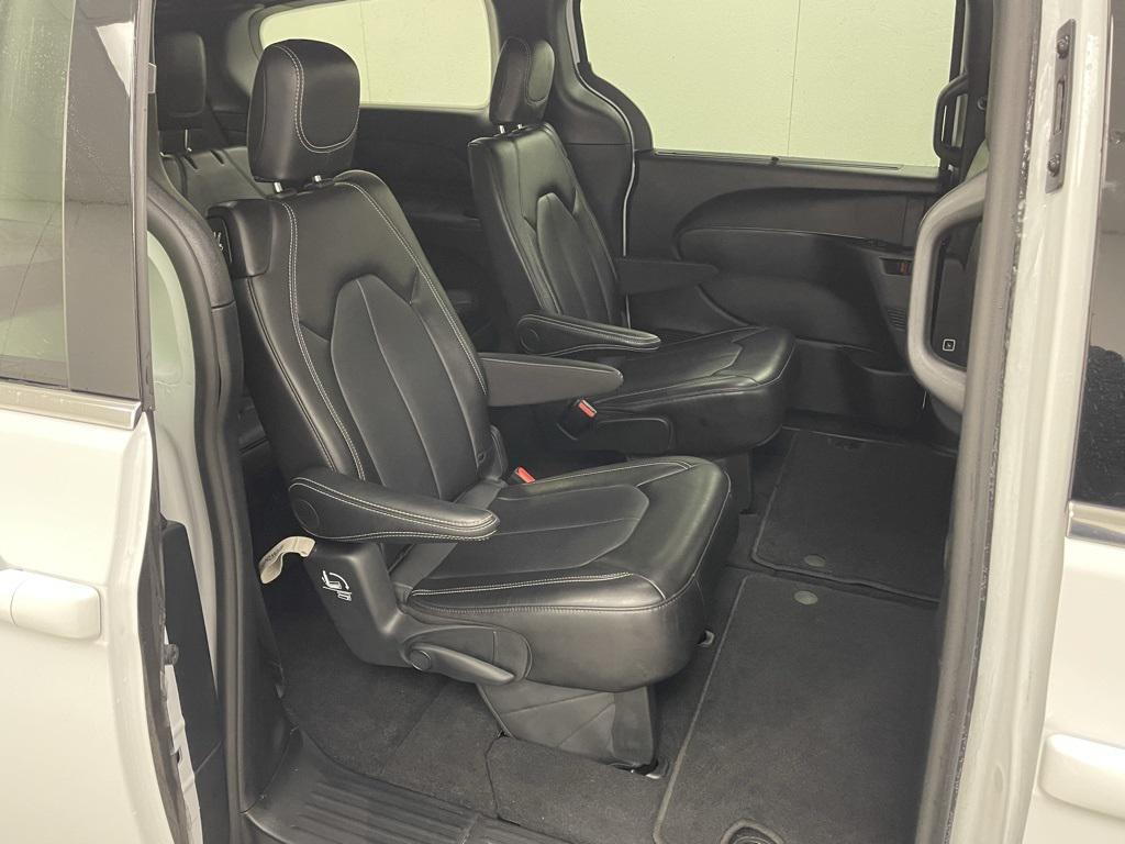 used 2025 Chrysler Pacifica car, priced at $27,921