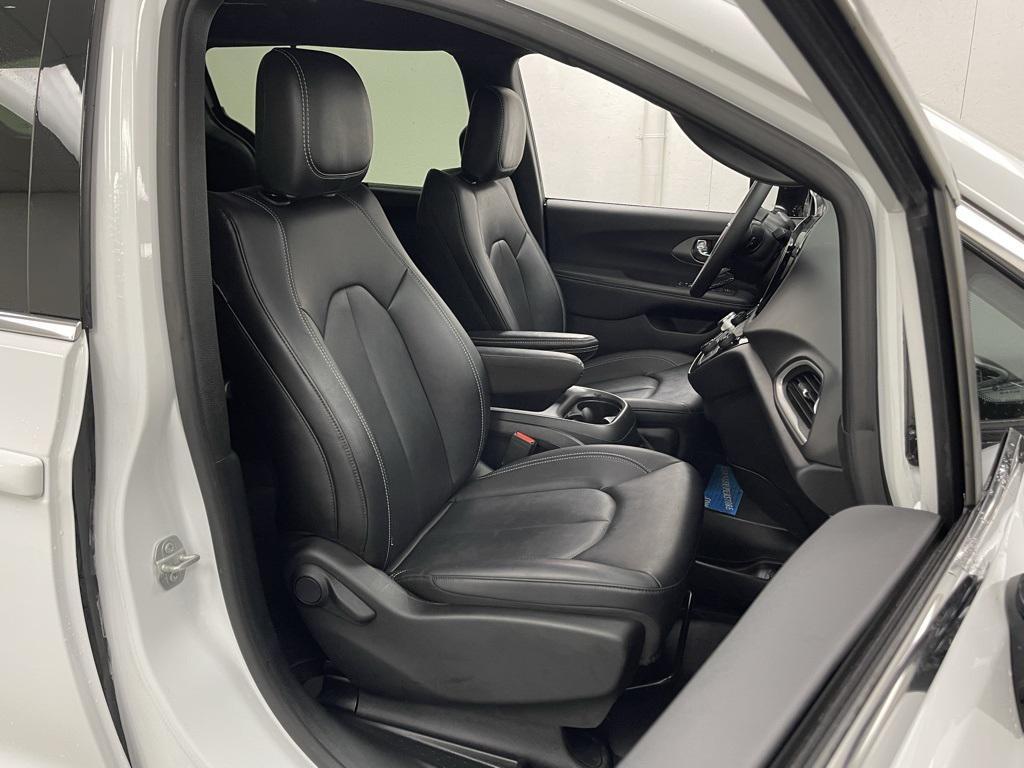 used 2025 Chrysler Pacifica car, priced at $27,921