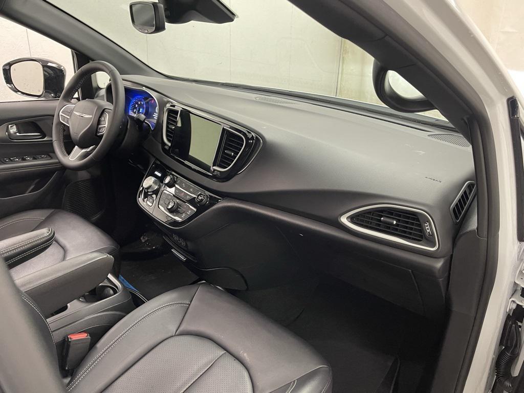 used 2025 Chrysler Pacifica car, priced at $27,921