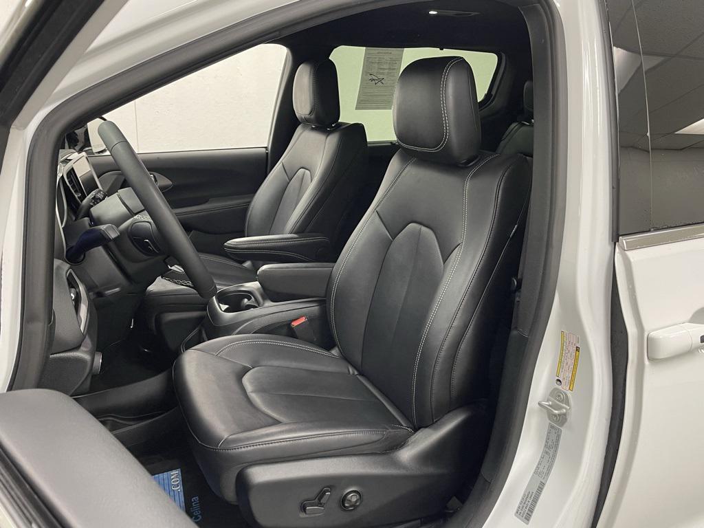 used 2025 Chrysler Pacifica car, priced at $27,921