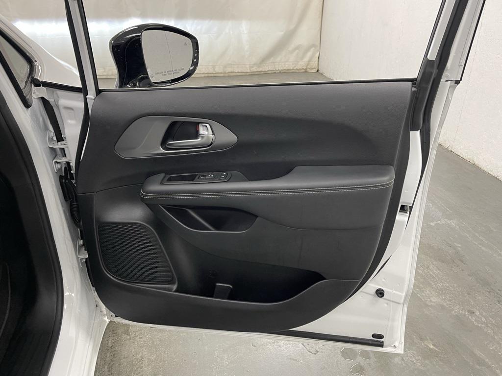 used 2025 Chrysler Pacifica car, priced at $27,921