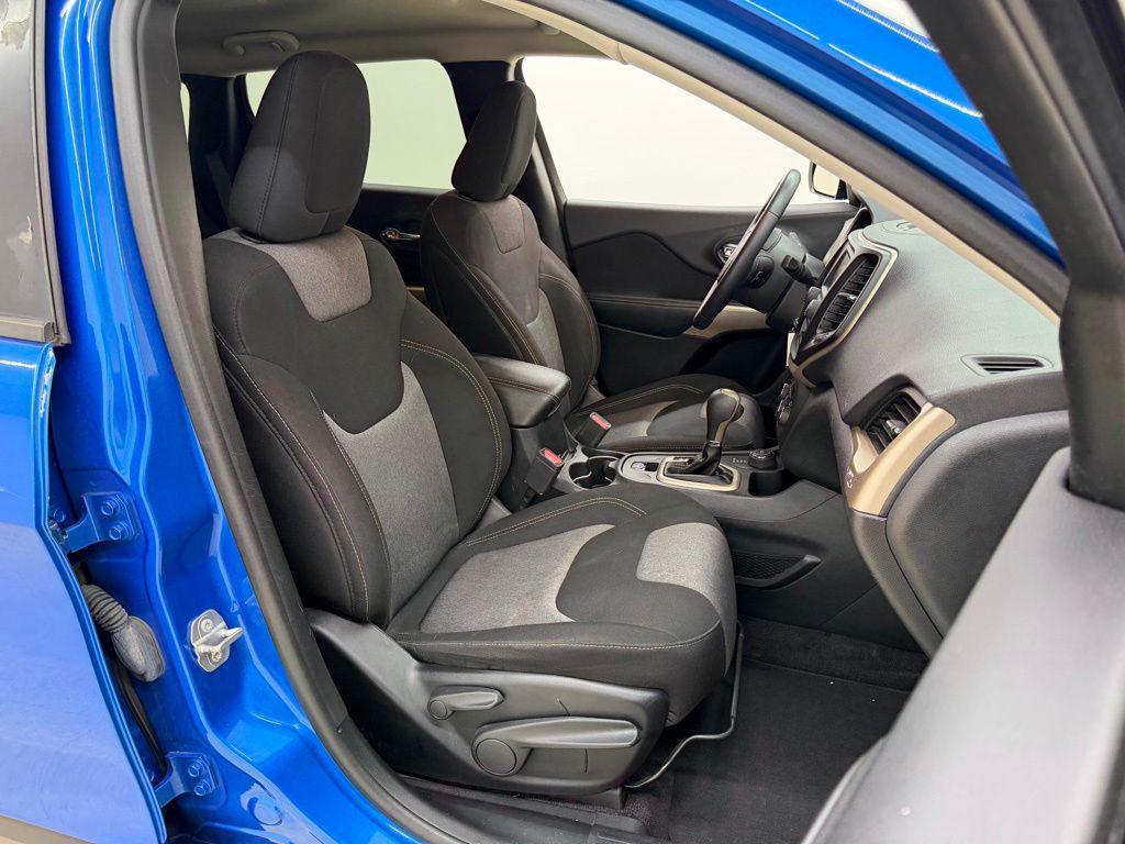 used 2018 Jeep Cherokee car, priced at $10,817