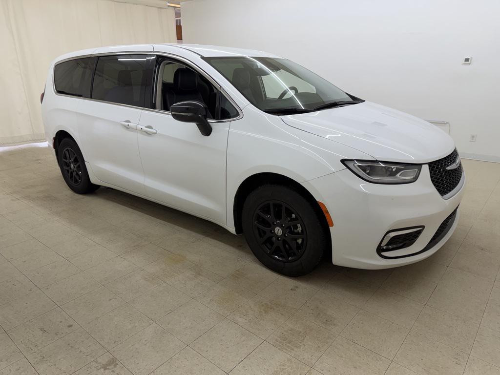 used 2024 Chrysler Pacifica car, priced at $24,865