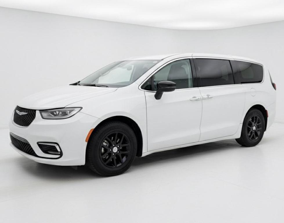 used 2024 Chrysler Pacifica car, priced at $25,621