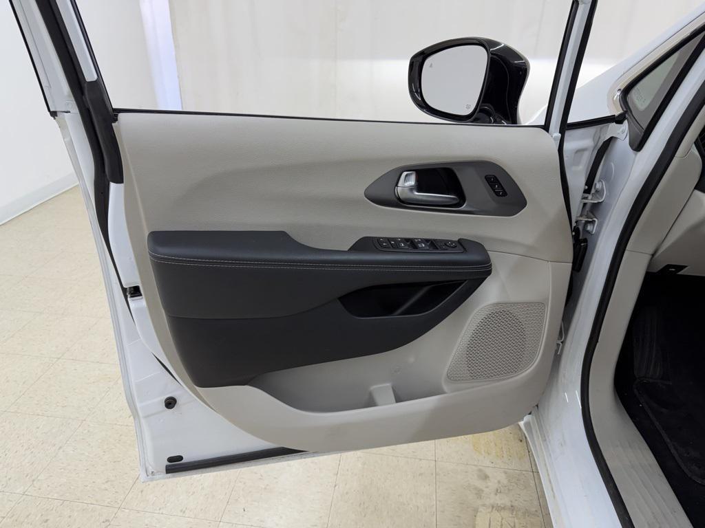 used 2024 Chrysler Pacifica car, priced at $24,865