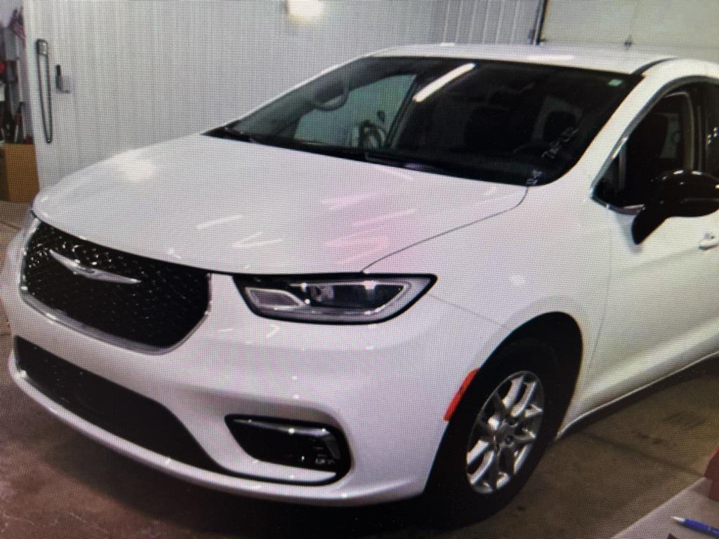 used 2024 Chrysler Pacifica car, priced at $26,997