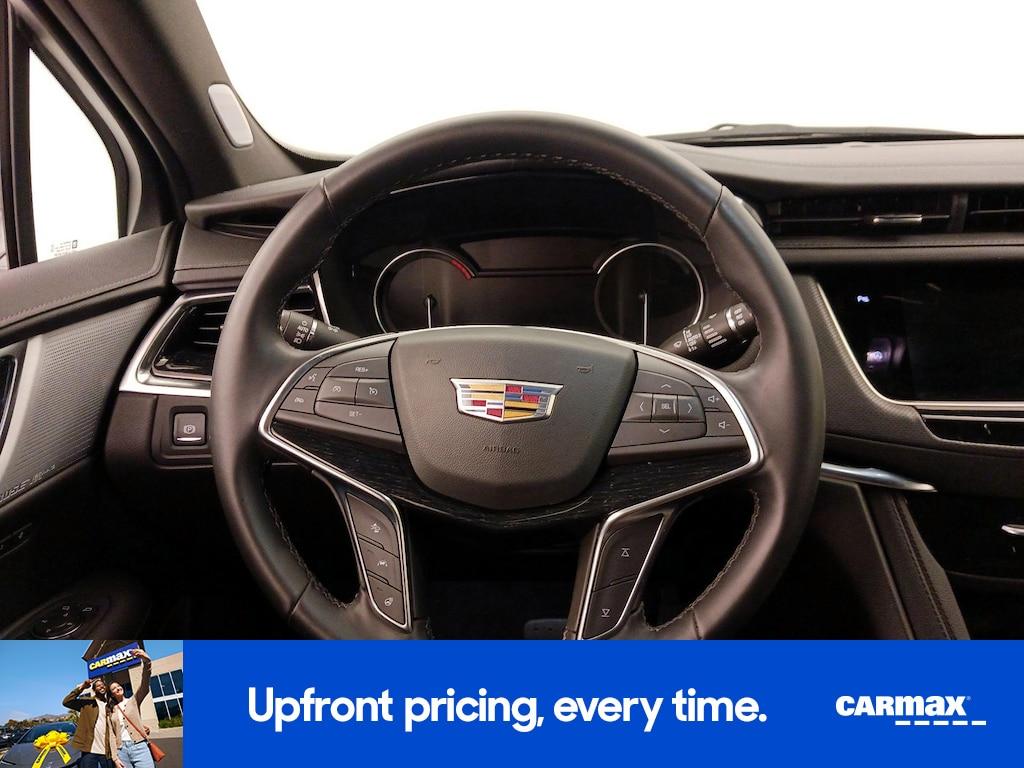 used 2025 Cadillac XT5 car, priced at $39,998
