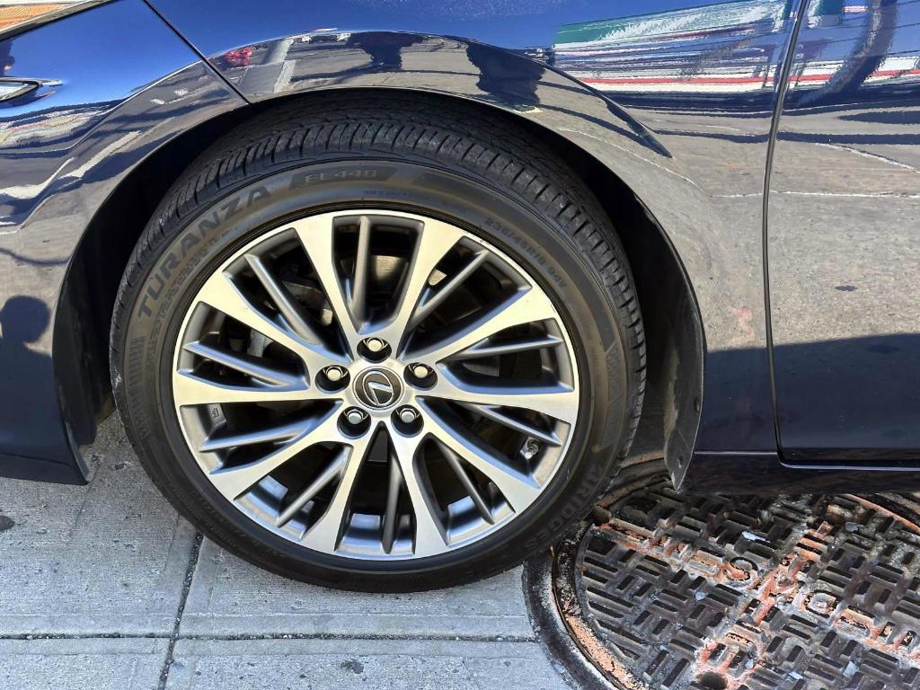 used 2019 Lexus ES 300h car, priced at $23,998