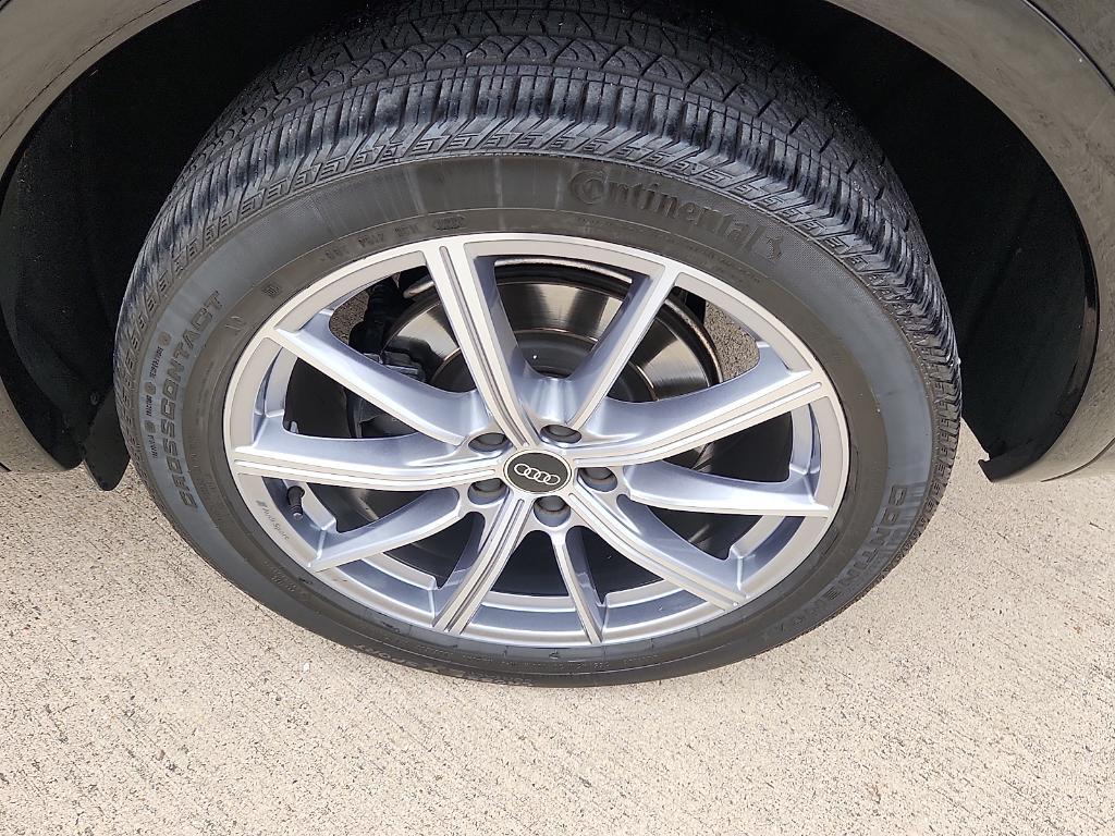 used 2022 Audi SQ5 car, priced at $35,909