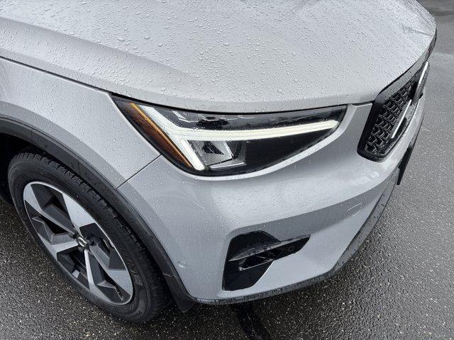 used 2025 Volvo XC40 car, priced at $32,614