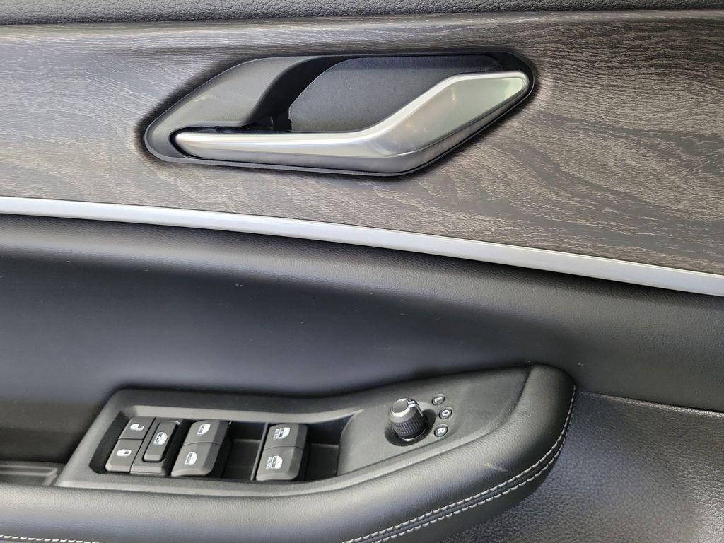 new 2026 Jeep Grand Cherokee L car, priced at $41,137