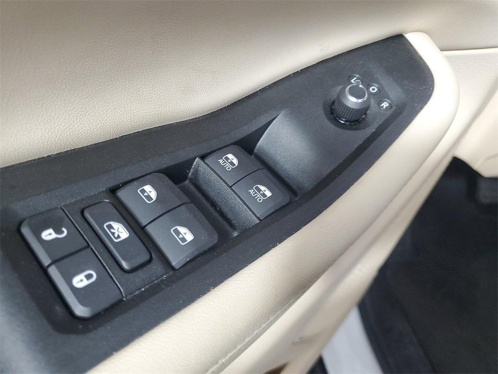 used 2025 Jeep Grand Cherokee car, priced at $35,988