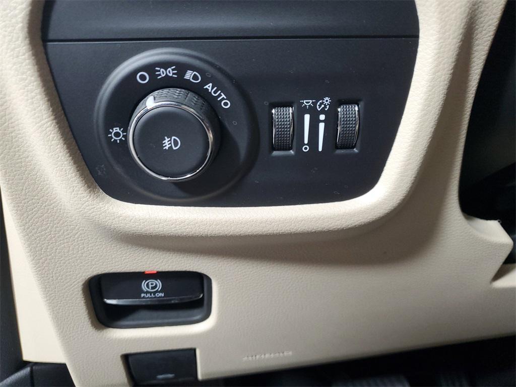 used 2025 Jeep Grand Cherokee car, priced at $35,988