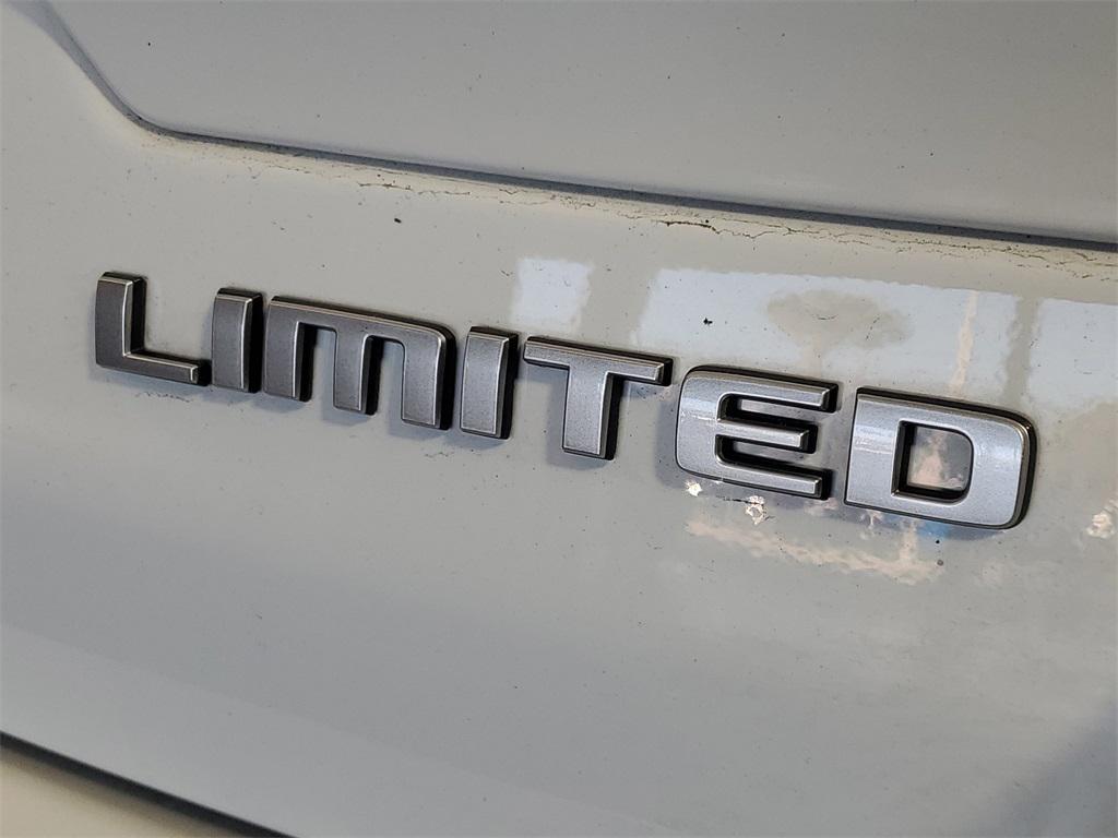 used 2025 Jeep Grand Cherokee car, priced at $35,988