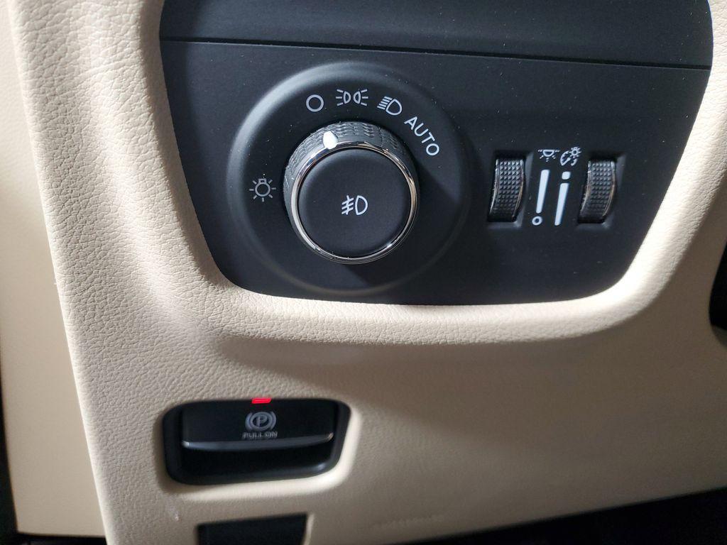 used 2025 Jeep Grand Cherokee car, priced at $37,288