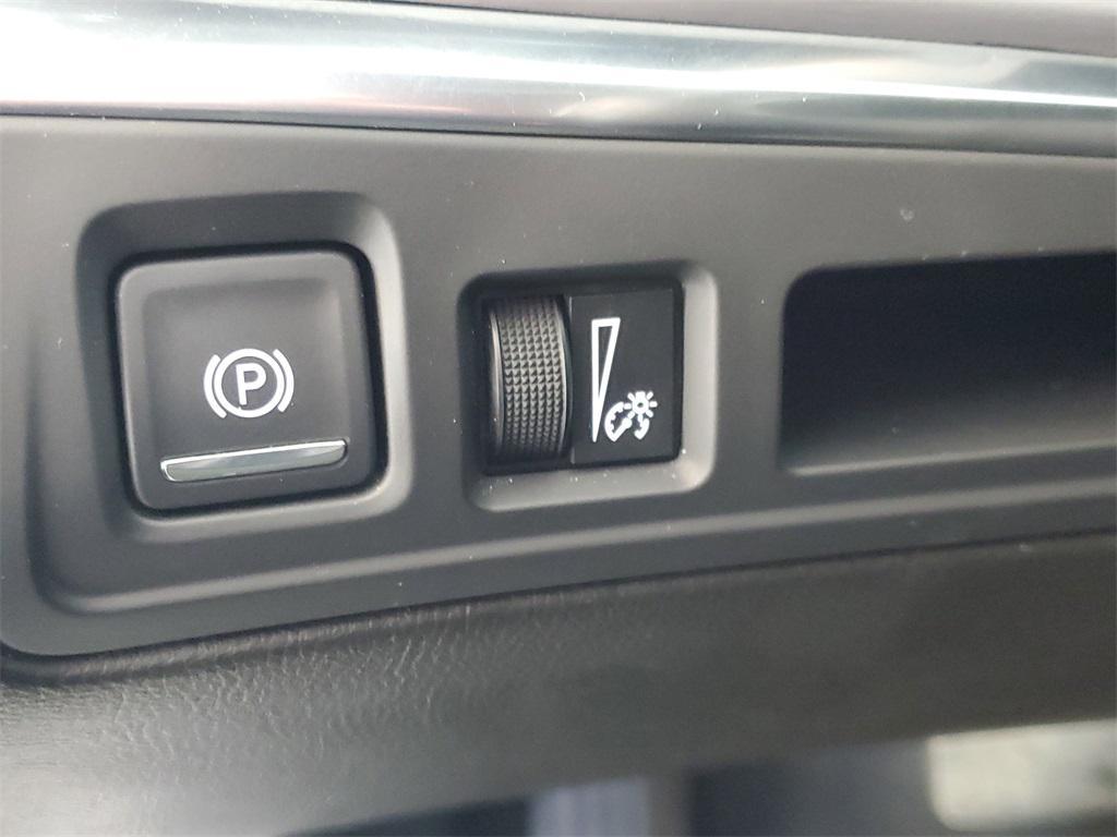 used 2023 Cadillac XT5 car, priced at $25,988