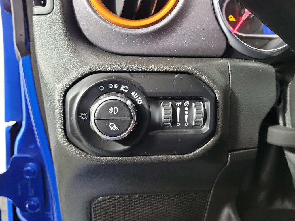 used 2021 Jeep Gladiator car, priced at $34,364