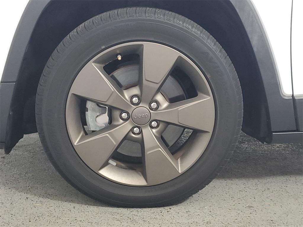 used 2016 Jeep Cherokee car, priced at $11,977