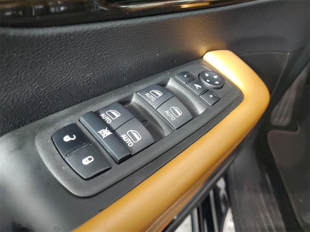 used 2023 Chrysler Pacifica car, priced at $34,888