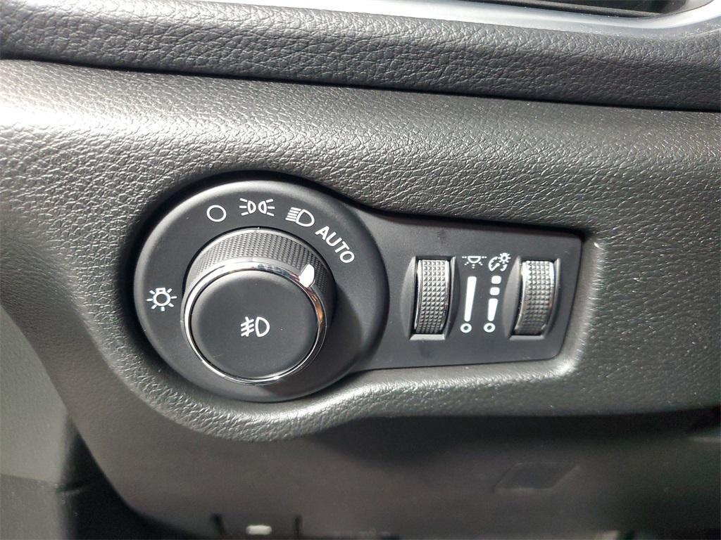 used 2023 Chrysler Pacifica car, priced at $34,888