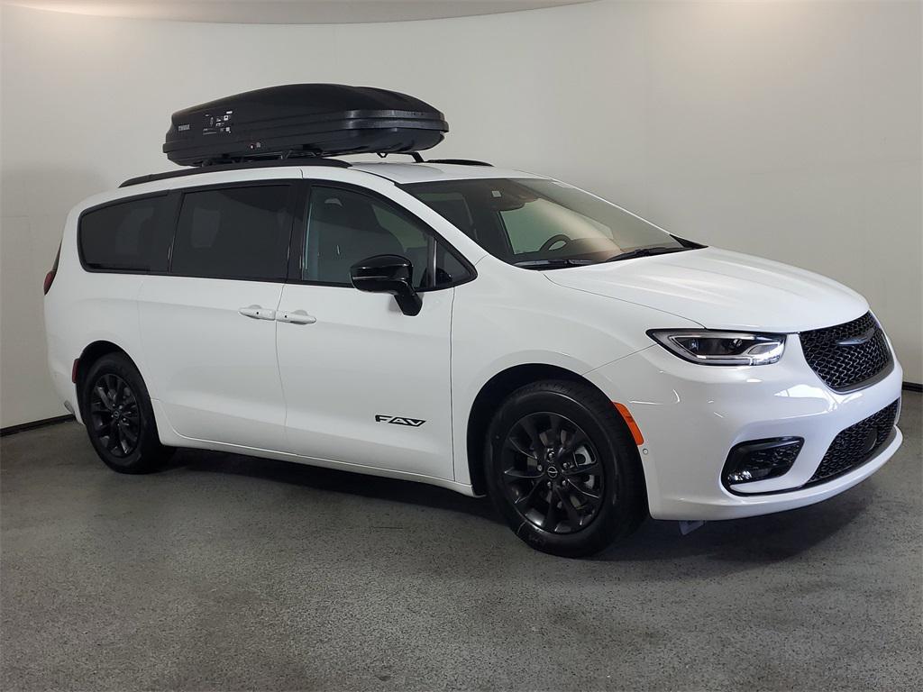 new 2025 Chrysler Pacifica car, priced at $44,791