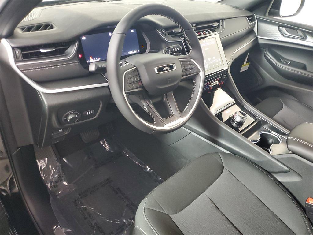 new 2025 Jeep Grand Cherokee car, priced at $35,625