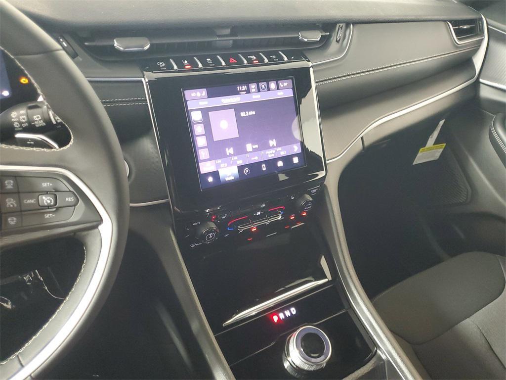 new 2025 Jeep Grand Cherokee car, priced at $35,625