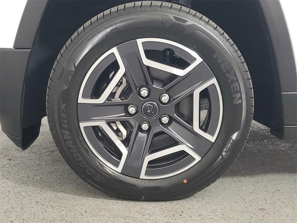 new 2026 Jeep Cherokee car, priced at $43,914