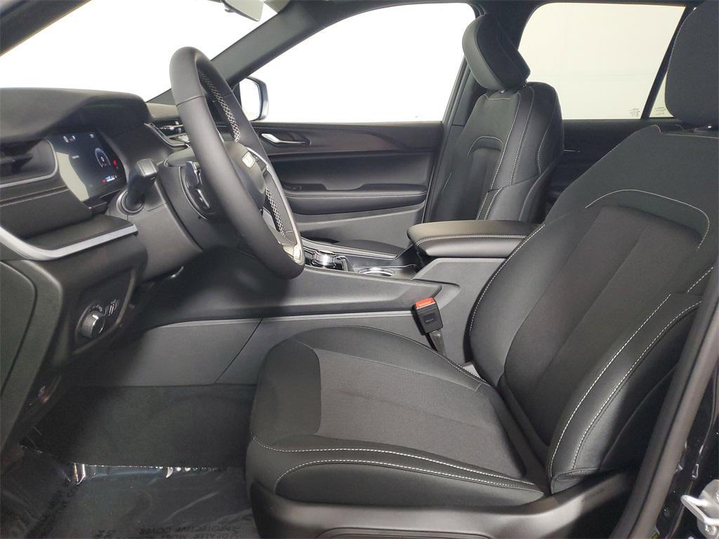 new 2025 Jeep Grand Cherokee car, priced at $35,203