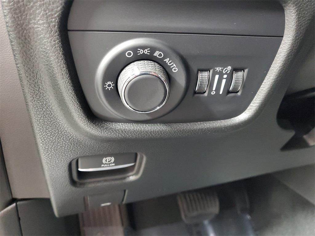 new 2025 Jeep Grand Cherokee car, priced at $35,203