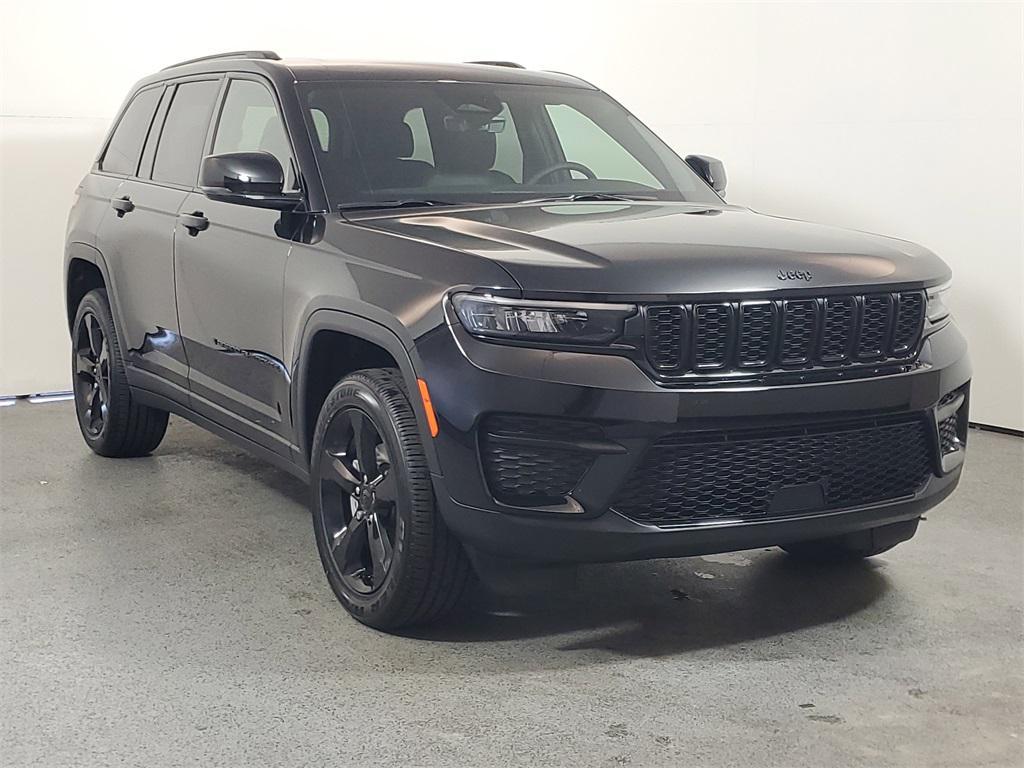 new 2025 Jeep Grand Cherokee car, priced at $42,725