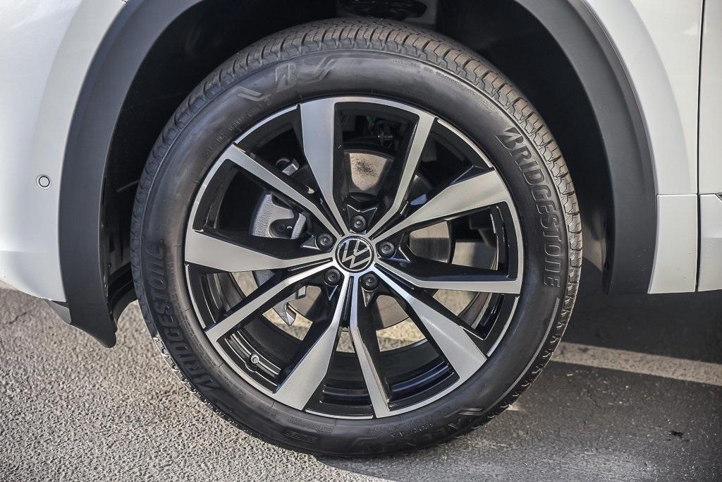 new 2025 Volkswagen Atlas car, priced at $53,044