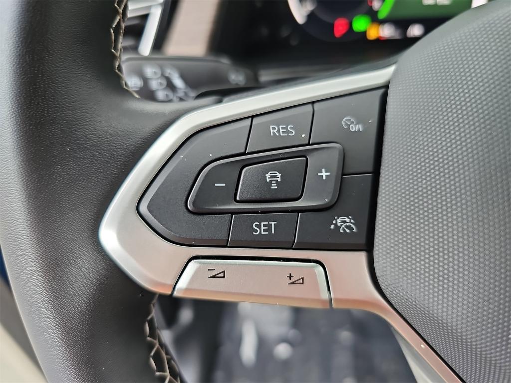 used 2025 Volkswagen Atlas car, priced at $40,990