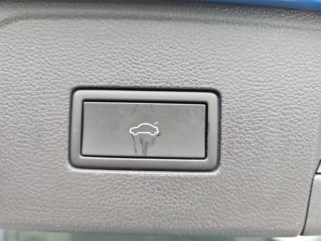 used 2025 Volkswagen Atlas car, priced at $40,990