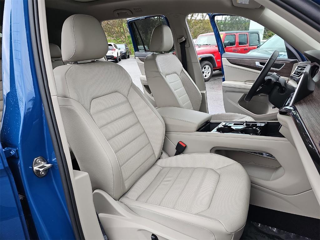 used 2025 Volkswagen Atlas car, priced at $40,990