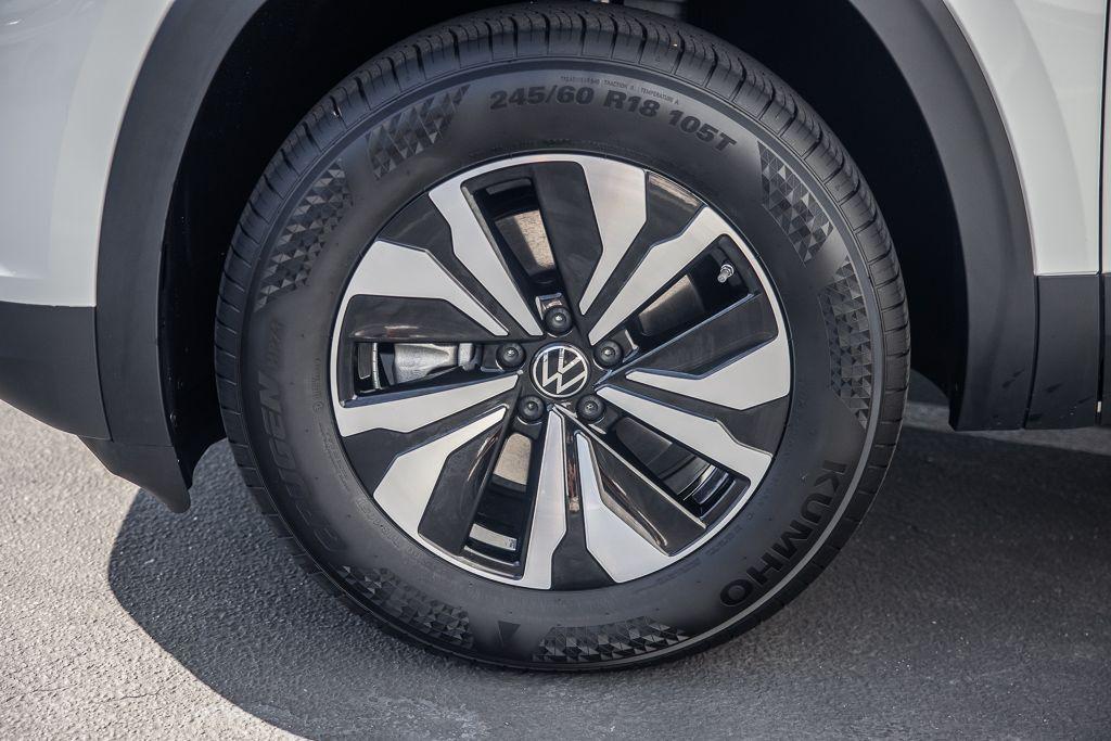 new 2026 Volkswagen Atlas car, priced at $38,339