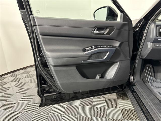 new 2025 Nissan Pathfinder car, priced at $39,236