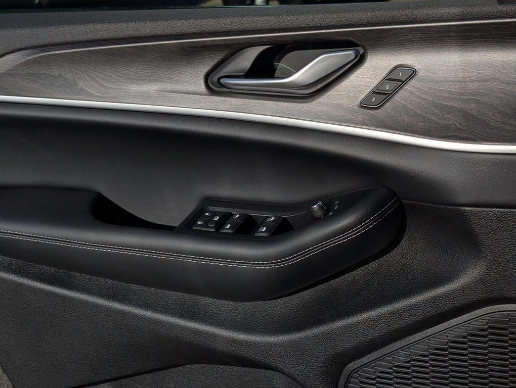 new 2025 Jeep Grand Cherokee car, priced at $48,240